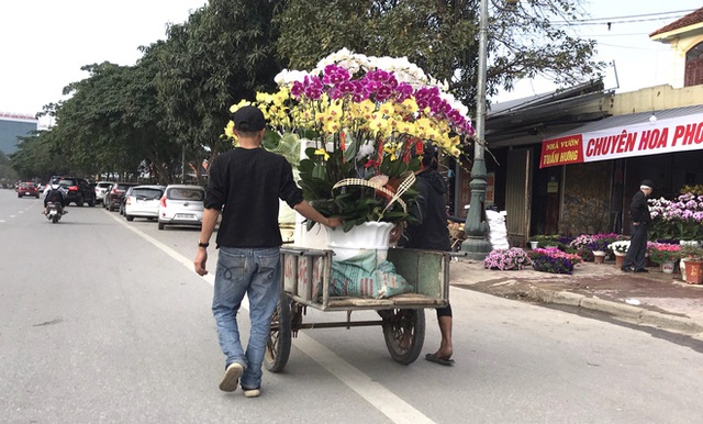 Kiếm tiền triệu mỗi ngày nhờ chuyển Tết đến mọi nhà những ngày cuối năm - Ảnh 8.