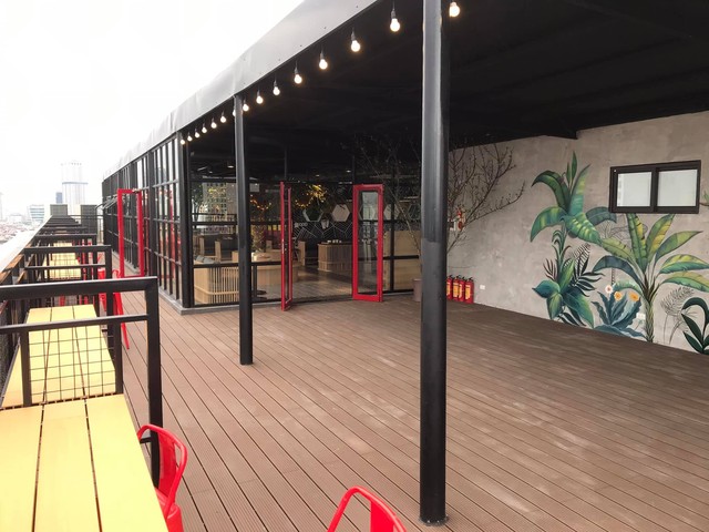 Góc trường nhà người ta”: ĐH Ngoại thương vừa khai trương quán cafe - bar rooftop cực kỳ sang chảnh, cải tạo khu tự học và sinh hoạt chung đẹp long lanh - Ảnh 9.