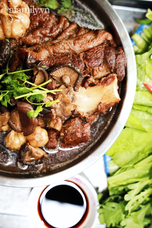 Món giò heo hầm bắc thảo hơn 50 năm của người Hoa ở Cà Mau, giá gần NỬA TRIỆU cho một chiếc giò, chỉ bán giới hạn không quá 30 phần một ngày! - Ảnh 13. Món giò heo hầm bắc thảo hơn 50 năm của người Hoa ở Cà Mau, giá gần NỬA TRIỆU cho một chiếc giò, chỉ bán giới hạn không quá 30 phần một ngày! - Ảnh 13.