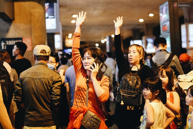 Chùm ảnh: Hình ảnh trái ngược ở ga quốc tế Tân Sơn Nhất trong năm nay và năm trước dịp gần Tết Nguyên đán - Ảnh 5.