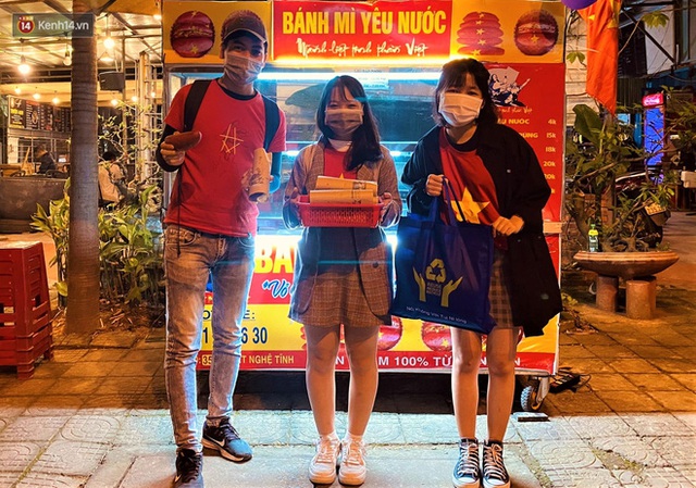 Unemployed because of the Covid-19 translation, chefs still create free "patriotic bread" for the poor in Danang - Photo 12.