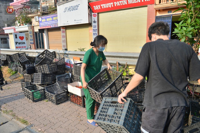 Chuyện người Hà Nội giải cứu hàng chục tấn nông sản: Hàng bán được, bà con Hải Dương mừng lắm - Ảnh 14.