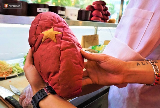 Unemployed because of the Covid-19 translation, chefs still create free "patriotic bread" for the poor in Danang - Photo 8.