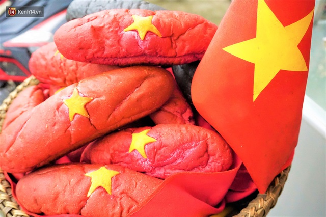 Unemployed because of the Covid-19 translation, chefs still create free "patriotic bread" for the poor in Danang - Photo 10.