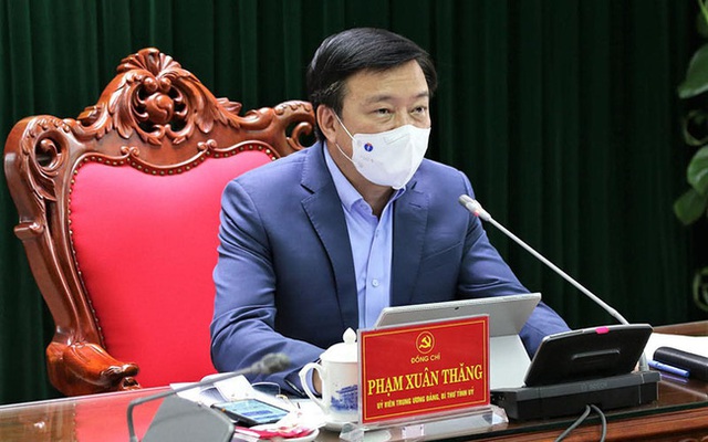 Đồng chí Phạm Xuân Thăng, Ủy viên Trung ương Đảng, Bí thư Tỉnh ủy chủ trì cuộc họp. Ảnh: Báo Nhân Dân điện tử.