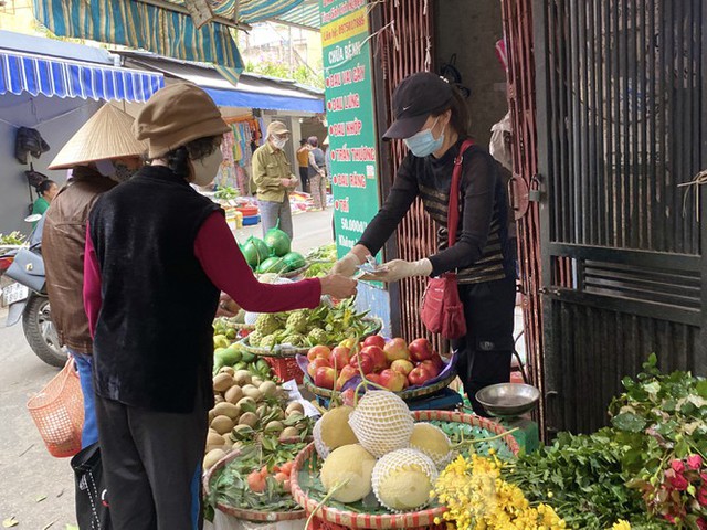 Chợ họp sớm, tiểu thương bỏng tay đóng hàng tạ xôi ngày Rằm - Ảnh 5.