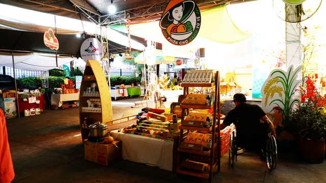 Sắm Tết ở Phiên chợ Tết xanh giữa Sài Gòn: Gi  gỉ gì gi, nông đặc sản khắp miền Nam cái gì cũng có! - Ảnh 13.