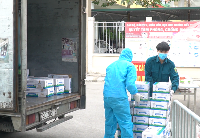 Vinamilk tặng 45.000 hộp sữa cho hơn 800 trẻ em đang cách ly tại Hà Nội, Hải Dương, Hải Phòng - Ảnh 1.