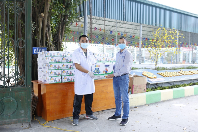 Vinamilk tặng 45.000 hộp sữa cho hơn 800 trẻ em đang cách ly tại Hà Nội, Hải Dương, Hải Phòng - Ảnh 9.