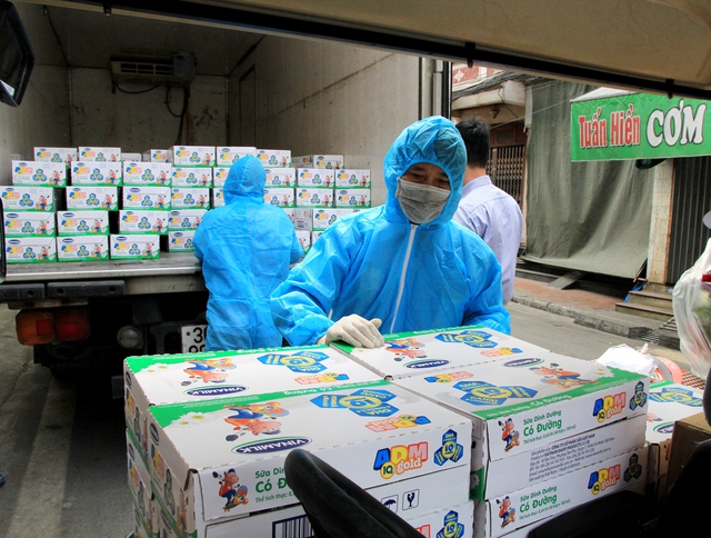 Vinamilk tặng 45.000 hộp sữa cho hơn 800 trẻ em đang cách ly tại Hà Nội, Hải Dương, Hải Phòng - Ảnh 11.
