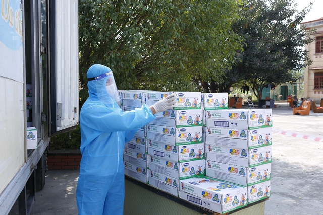Vinamilk tặng 45.000 hộp sữa cho hơn 800 trẻ em đang cách ly tại Hà Nội, Hải Dương, Hải Phòng - Ảnh 12.