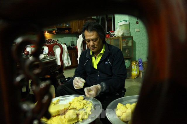Làng nghề bánh phu thê ngon nức tiếng Bắc Ninh hối hả vào vụ Tết - Ảnh 1.