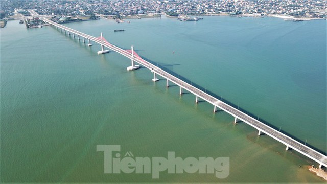 Nhìn từ trên cao cây cầu 950 tỷ đồng nối Nghệ An và Hà Tĩnh - Ảnh 7.