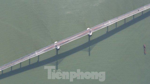 Nhìn từ trên cao cây cầu 950 tỷ đồng nối Nghệ An và Hà Tĩnh - Ảnh 8.