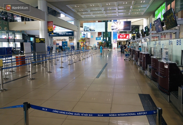 Ảnh: Sân bay Nội Bài vắng vẻ cân Tết Nguyên Đán, khác hẳn cảnh tượng đông đúc mọi năm - Ảnh 2.