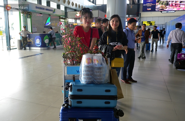 Ảnh: Sân bay Nội Bài vắng vẻ cân Tết Nguyên Đán, khác hẳn cảnh tượng đông đúc mọi năm - Ảnh 3.