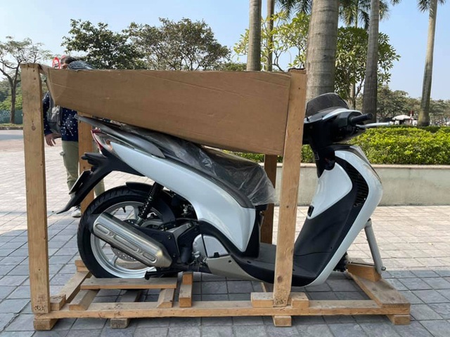 Chiếc Honda SH không bánh trước được bán giá 900 triệu đồng, đã có đại gia Hà Nội bạo chi? - Ảnh 2.