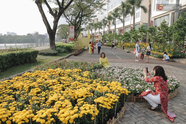 Cận cảnh đường hoa Tết Tân Sửu 2021 phong cách tối giản tại phố nhà giàu Sài Gòn - Ảnh 11.