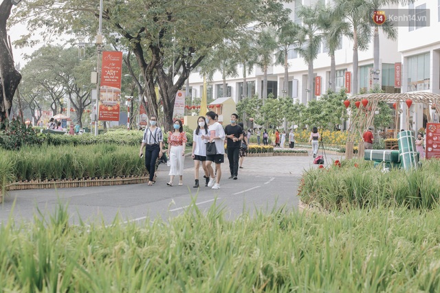 Cận cảnh đường hoa Tết Tân Sửu 2021 phong cách tối giản tại phố nhà giàu Sài Gòn - Ảnh 16.
