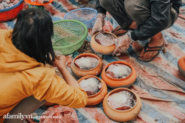 Tết đến! Người dân làng Vũ Đại tất bật bên nồi cá kho bạc triệu và bất ngờ về câu chuyện tìm người nắm giữ công thức trăm năm làm nên sự đình đám của một làng cá - Ảnh 5.