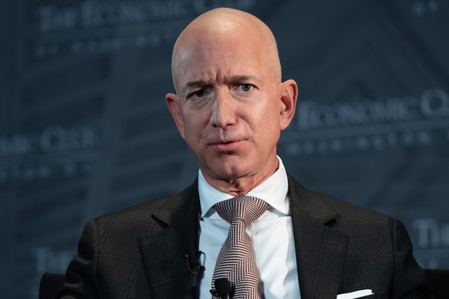 Tỷ phú Jeff Bezo sắp phải trả thêm 2 tỷ USD/năm tiền thuế theo chính sách mới của bang Washington - Ảnh 1.