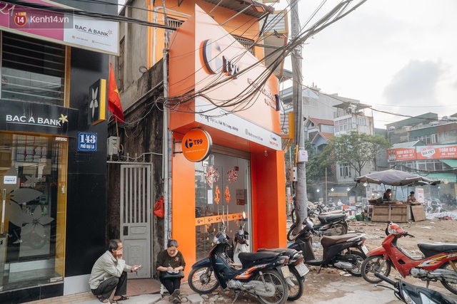 Những ngôi nhà kì dị ở Hà Nội: Nhà hẳn... 4 mặt tiền, nhà thì siêu mỏng siêu nhỏ - Ảnh 9.