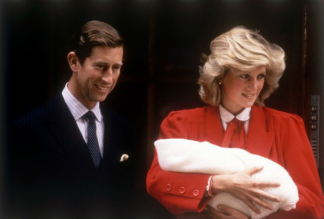 Nhìn lại loạt khoảnh khắc khó quên của Hoàng tử Harry thời còn là đứa cháu cưng của gia tộc và là niềm tự hào của Nữ hoàng Anh - Ảnh 1.