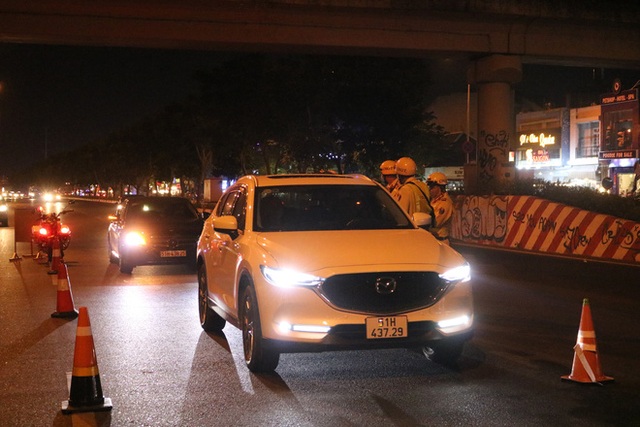  Lái ô tô đi nhậu, năn nỉ suốt 30 phút để được bỏ qua, nữ tài xế bị CSGT ở Sài Gòn phạt 35 triệu đồng - Ảnh 2.