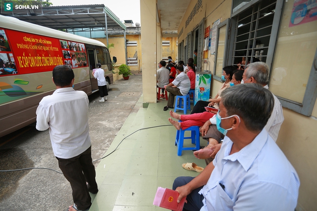 Làm căn cước công dân gắn chip trên ôtô lưu động: Ra khỏi hẻm là làm được ngay - Ảnh 13.