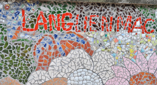 Người biến đồ phế thải thành tác phẩm nghệ thuật trên con đường làng ở Hà Nội: Lúc đầu, họ bảo chúng tôi bị điên - Ảnh 2.