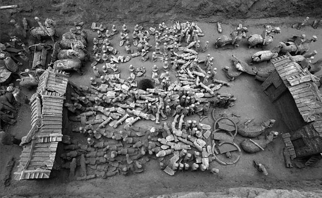  Dám đào trong 40 năm: Tiết lộ 10 bí ẩn chưa từng biết về lăng mộ Tần Thủy Hoàng - Thuốc nổ không phá được lăng mộ; Lực hấp dẫn dị thường bên dưới - Ảnh 3.