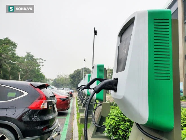  Cận cảnh những trạm sạc nhanh đầu tiên cho ô tô điện VinFast tại Hà Nội - Ảnh 3.