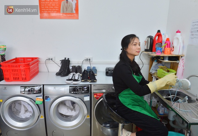 Ước mơ làm nhà báo không thành, người phụ nữ khiếm thính mở tiệm giặt là đặc biệt giữa Hà Nội - Ảnh 12.