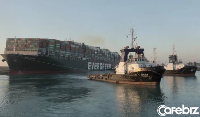 Nóng: Vừa được giải cứu, siêu tàu Ever Given lại chắn ngang kênh đào Suez - Ảnh 1.