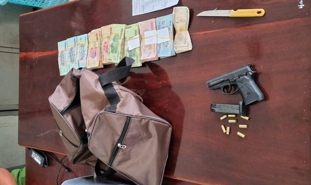 Vụ cướp ngân hàng ở Kiên Giang: Mua súng 21 triệu, cướp gần 400 triệu đồng - Ảnh 2.