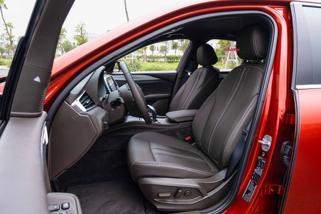 Vừa mua VinFast Lux A2.0 bản full, chủ xe chưa đi đăng kí đã bán với giá rẻ hơn Toyota Camry - Ảnh 17.