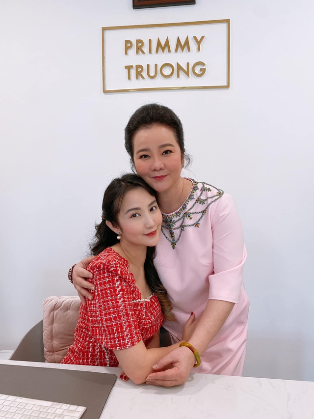 Đọ sắc những bà mẹ đại gia của hội rich kid: Bà trùm hàng hiệu Thủy Tiên sở hữu thần thái đỉnh cao, mẹ Phan Thành bí ẩn nhất Sài thành - Ảnh 6.