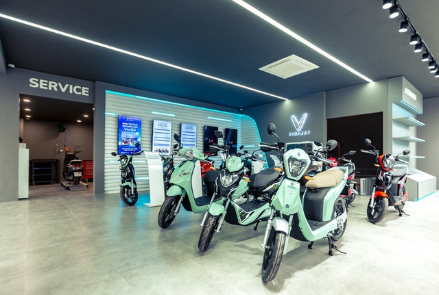  Bên trong loạt showroom xe máy điện VinFast kết hợp trung tâm trải nghiệm Vin3S “xịn xò” - Ảnh 6.