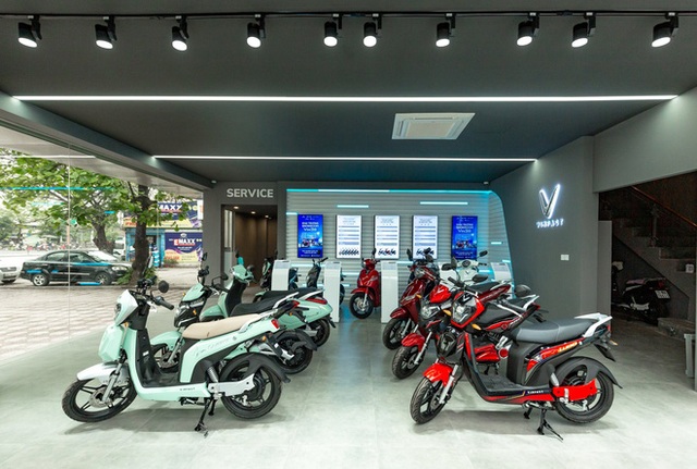  Bên trong loạt showroom xe máy điện VinFast kết hợp trung tâm trải nghiệm Vin3S “xịn xò” - Ảnh 7.
