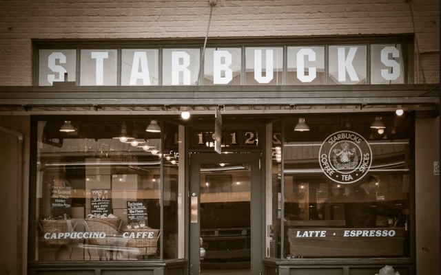 Hành trình từ con số 0 đến thương hiệu “Starbucks” tỷ đô của Howard Schultz: Được học đại học nhưng phải bỏ ngang, có khi phải bán máu để sống qua ngày, thành công gói gọn trong hai gạch đầu dòng
