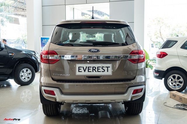Đại lý xả kho Ford Everest phiên bản mới: Giảm kỷ lục 100 triệu đồng dù mới bán vài tháng tại Việt Nam - Ảnh 2.
