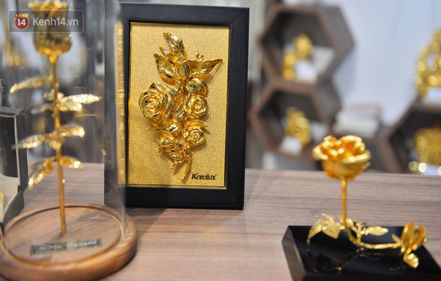Cận cảnh hoa hồng đúc vàng giá 330 triệu đồng được đại gia Hải Phòng mua làm quà tặng ngày 8/3 - Ảnh 14.