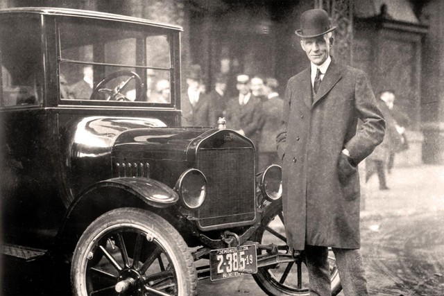 Walmart, Henry Ford thành công tạo ra những huyền thoại đầu tiên trên thế giới như thế nào? Đáp án chỉ nằm ở 2 chữ - Ảnh 3. Walmart, Henry Ford thành công tạo ra những huyền thoại đầu tiên trên thế giới như thế nào? Đáp án chỉ nằm ở 2 chữ - Ảnh 3.