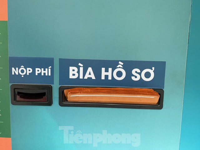  Cận cảnh ATM tiếp nhận trả hồ sơ hành chính tự động đầu tiên ở Việt Nam - Ảnh 2.