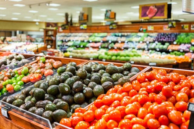 8 mẹo khi mua đồ ăn ở siêu thị giúp tiết kiệm được kha khá tiền mà chắc chắn nhiều người không để ý - Ảnh 4.