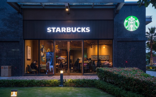 Cửa hàng đầu tiên vừa mở trong năm 2021 của Starbucks tại Quận 4 - TP. HCM.