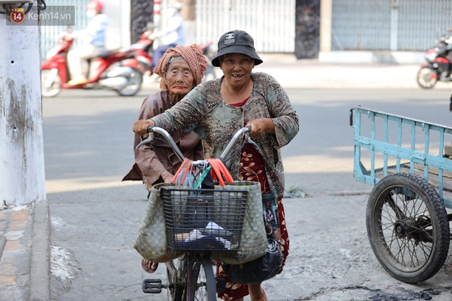 Về miền Tây nghe cụ Út hài hước kể chuyện một đời lo chữ hiếu: Tui đợi má mất thì sẽ lấy chồng, dè đâu má thọ 100 tuổi - Ảnh 2.