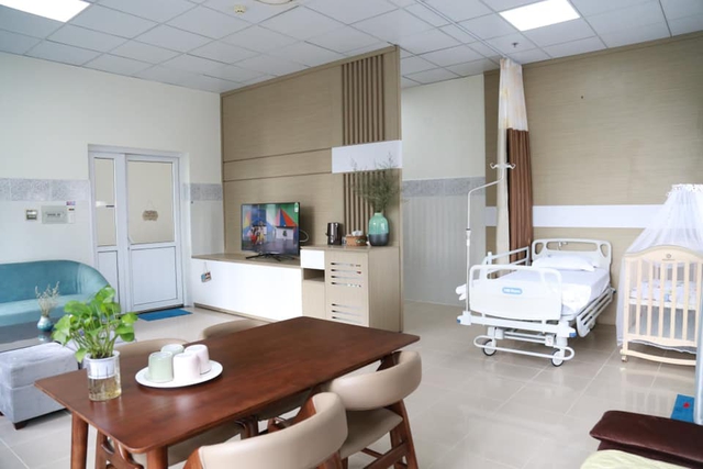 Phòng Deluxe của Bệnh viện Từ Dũ: Đi đẻ như đi khách sạn 5 sao, giá 4 triệu đồng/ngày, có đủ bàn trà, bàn ăn, nôi nằm cho bé - Ảnh 1.