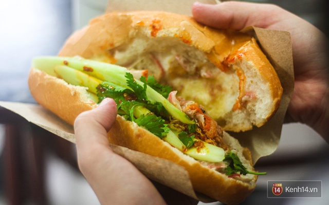 Hàng bánh mì kiêu chảnh nhất Hà Nội nhưng khách xếp hàng nườm nượp: Có gì mà hot quá vậy? - Ảnh 7.