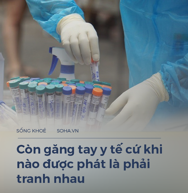  Một điều dưỡng 23 năm làm ở Bạch Mai: “Giờ chúng tôi phải tranh nhau cả găng tay y tế, lương thì có lúc không đủ đóng học cho con” - Ảnh 2.